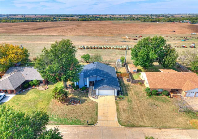 Photo 4 of Single family home for sale at 118 Bowerwood Dr, Chickasha, OK 73018 | MLS# 1255104 | Listing updated on 2026-10-28