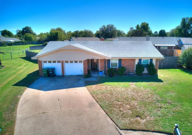 Photo 1 of Sale Pending at 222 Choctaw Pl, Yukon, OK 73099 | MLS# 1255108 | Listing updated on 2026-10-29