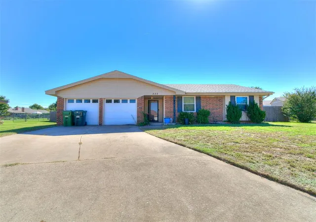 Photo 1 of Sale Pending at 222 Choctaw Pl, Yukon, OK 73099 | MLS# 1255108 | Listing updated on 2026-10-29