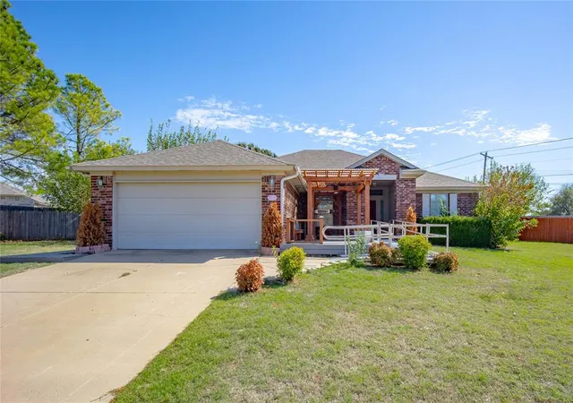Single family home for sale at 101 Great Oaks Dr, Norman, OK 73071 | MLS# 1255112