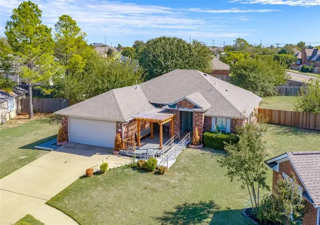 Photo 4 of Single family home for sale at 101 Great Oaks Dr, Norman, OK 73071 | MLS# 1255112 | Listing updated on 2026-10-23