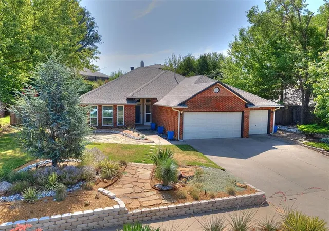 Photo 2 of Single family home for sale at 221 Victory Dr, Norman, OK 73072 | MLS# 1255141 | Listing updated on 2026-10-28