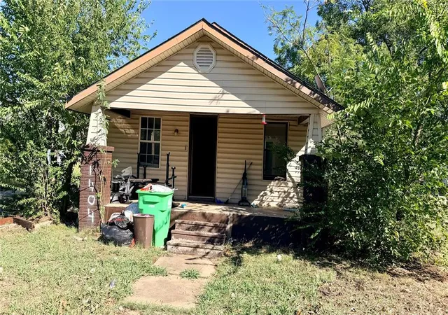 Single family home for sale at 1404 Klabzuba Ave, Prague, OK 74864 | MLS# 1255143