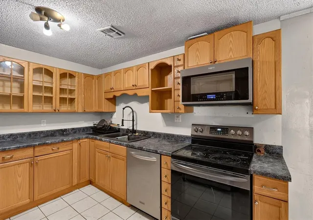 Photo 4 of Sale Pending at 9205 Benny Bruce St, Norman, OK 73026 | MLS# 1255152 | Listing updated on 2026-10-25