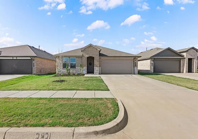 Photo 3 of Single family home for sale at 2821 Otis Ln, Yukon, OK 73099 | MLS# 1255158 | Listing updated on 2026-10-28