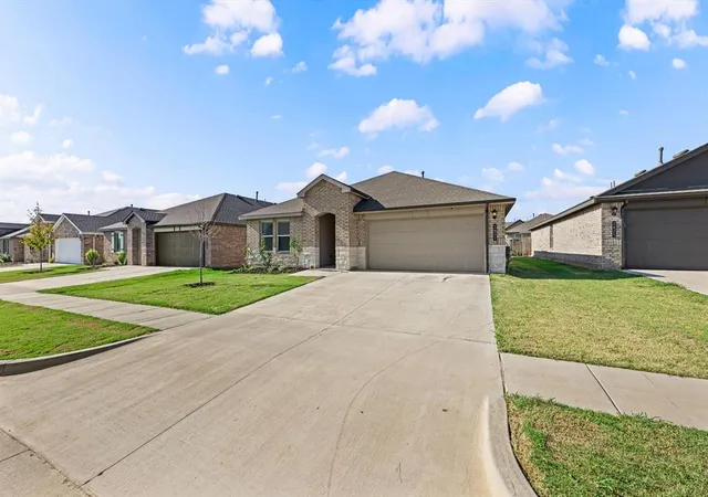 Photo 3 of Single family home for sale at 2821 Otis Ln, Yukon, OK 73099 | MLS# 1255158 | Listing updated on 2026-10-28
