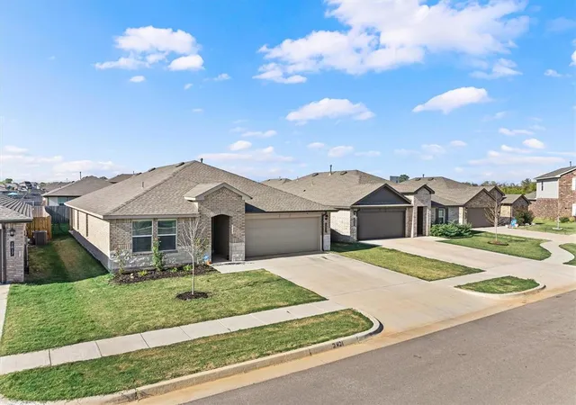 Photo 4 of Single family home for sale at 2821 Otis Ln, Yukon, OK 73099 | MLS# 1255158 | Listing updated on 2026-10-28