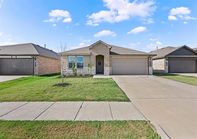 Photo 2 of Single family home for sale at 2821 Otis Ln, Yukon, OK 73099 | MLS# 1255158 | Listing updated on 2026-10-28