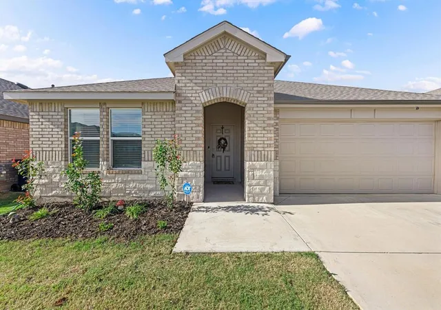 Photo 1 of Single family home for sale at 2821 Otis Ln, Yukon, OK 73099 | MLS# 1255158 | Listing updated on 2026-10-28
