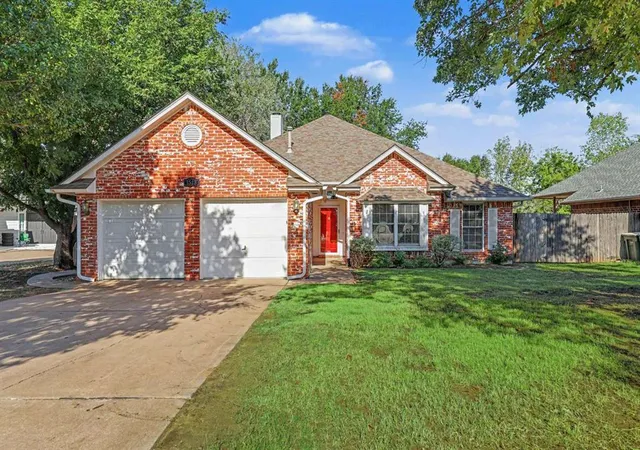 Single family home for sale at 1513 Louis Scott, Edmond, OK 73003 | MLS# 1255165