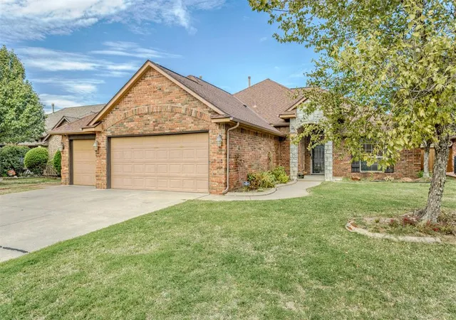 Photo 3 of Single family home for sale at 10709 Nw 39th Street, Yukon, OK 73099 | MLS# 1255182 | Listing updated on 2026-10-28