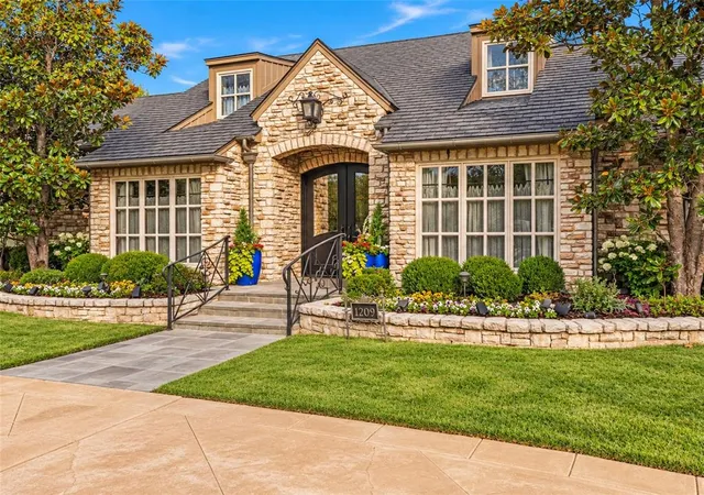 Photo 3 of Single family home for sale at 1609 Westminster Pl, Nichols Hills, OK 73120 | MLS# 1255186 | Listing updated on 2026-10-24