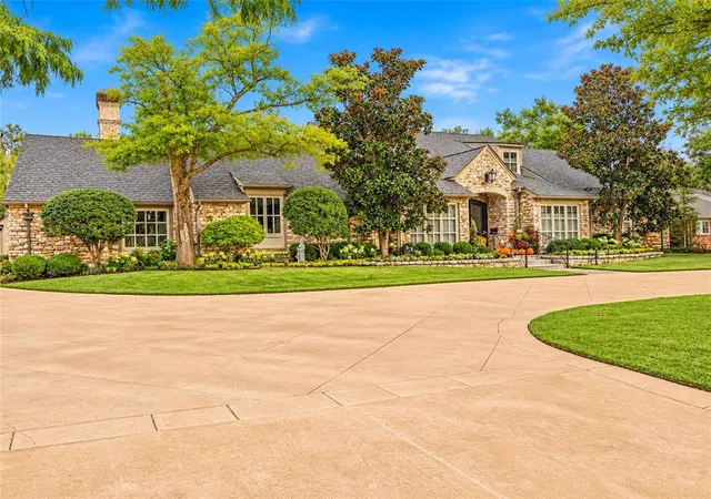 Photo 4 of Single family home for sale at 1609 Westminster Pl, Nichols Hills, OK 73120 | MLS# 1255186 | Listing updated on 2026-10-24