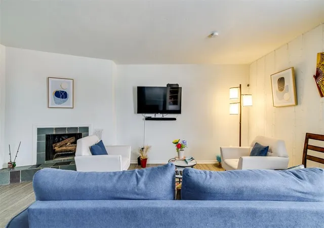 Listing Photo 4 - Condo for sale in building located at 6732 N Meridian Ave, Oklahoma, OK 73116 - Unit #D