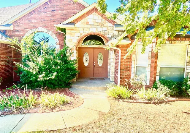 Single family home for sale at 17125 Platinum Ln, Edmond, OK 73012 | MLS# 1255206