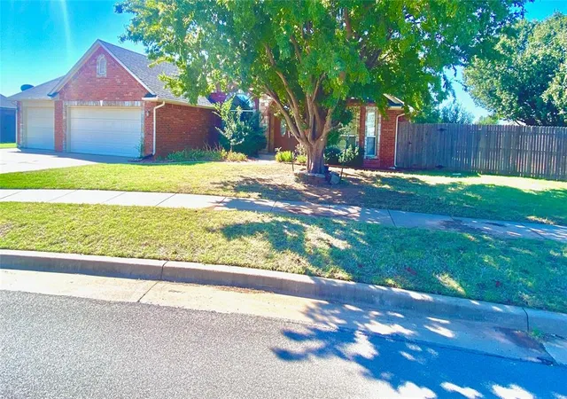 Photo 3 of Single family home for sale at 17125 Platinum Ln, Edmond, OK 73012 | MLS# 1255206 | Listing updated on 2026-10-29