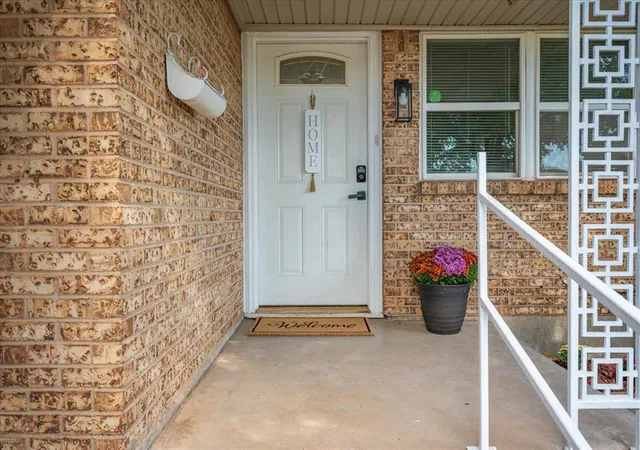 Photo 1 of Single family home for sale at 125 Sw 6th Street, Moore, OK 73160 | MLS# 1255216 | Listing updated on 2026-10-23