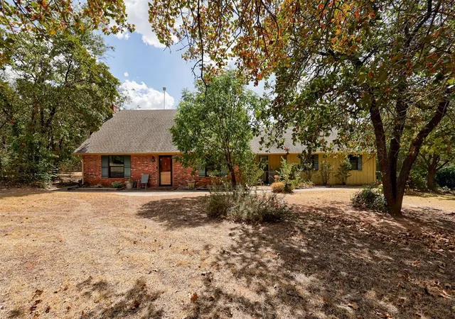 Photo 2 of Single family home for sale at 7100 Oak Leaf Rd, Edmond, OK 73013 | MLS# 1255220 | Listing updated on 2026-10-29