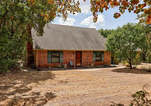 Photo 3 of Single family home for sale at 7100 Oak Leaf Rd, Edmond, OK 73013 | MLS# 1255220 | Listing updated on 2026-10-29