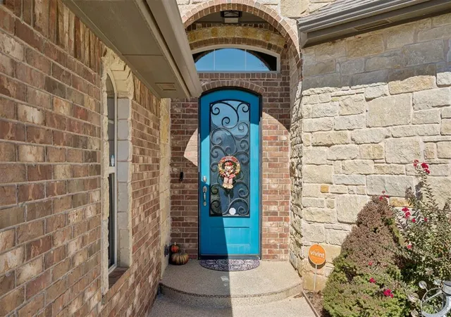 Photo 2 of Single family home for sale at 401 Turnberry Dr, Norman, OK 73069 | MLS# 1255230 | Listing updated on 2026-10-28