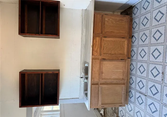 Photo 4 of Single family home for sale at 922 S Mekusukey Ave, Wewoka, OK 74884 | MLS# 1255260 | Listing updated on 2026-10-24