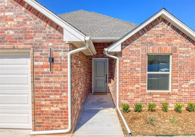 Photo 2 of Single family home for sale at 2013 Jackson Dr, Norman, OK 73071 | MLS# 1255277 | Listing updated on 2026-10-26