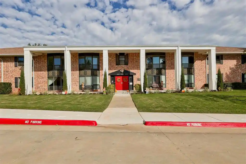 Listing Photo 1 - Condo for sale in 2525 NW 62nd St located at 2525 NW 62nd St, Oklahoma, OK 73112 - Unit #202
