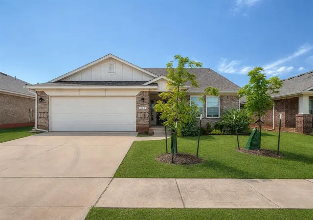 Single family home for sale at 612 Blue Fish Ct, Norman, OK 73069 | MLS# 1255345