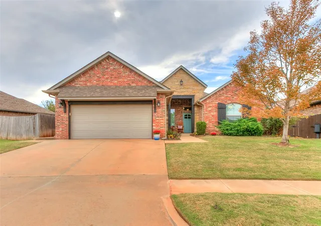 Single family home for sale at 920 NW 191st Street, Edmond, OK 73012 | MLS# 1255347