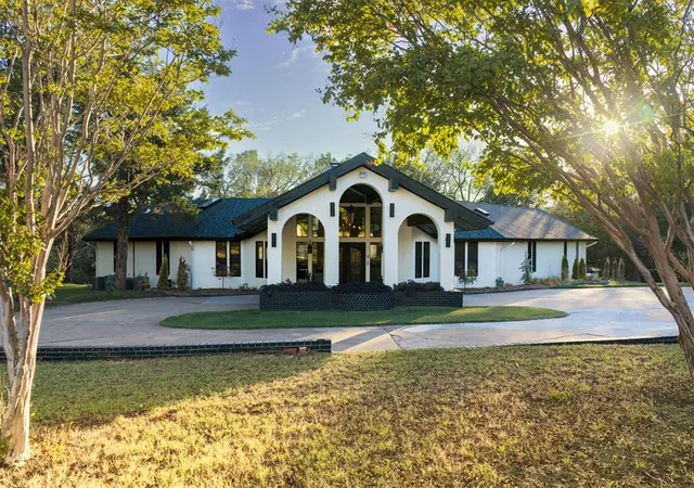 Photo 2 of Single family home for sale at 5 Creek Dr, Shawnee, OK 74801 | MLS# 1255351 | Listing updated on 2026-10-27