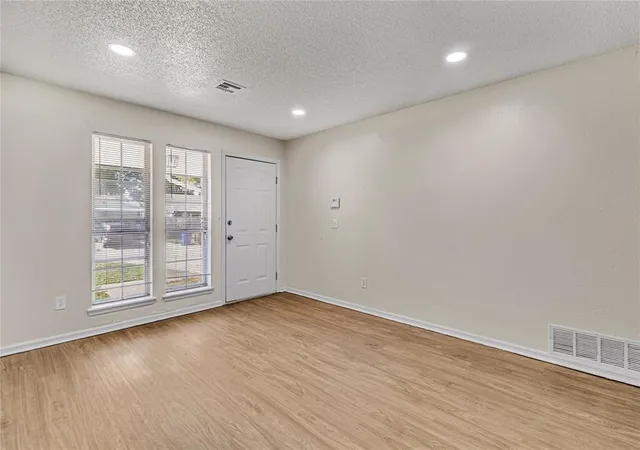Photo 4 of Single family home for sale at 4504 Meadowpark Dr, Oklahoma City, OK 73110 | MLS# 1255362 | Listing updated on 2026-10-24