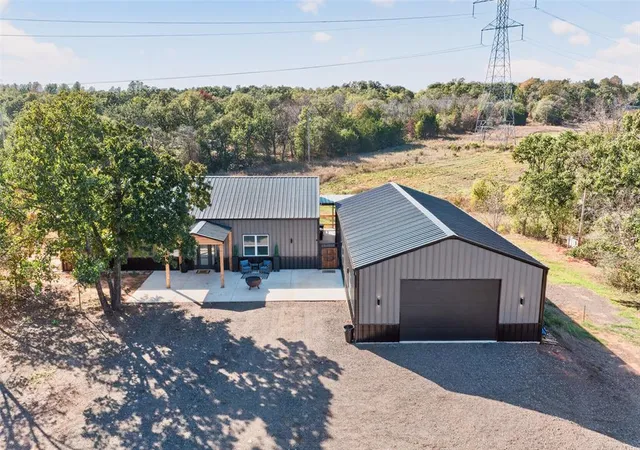 Photo 3 of Single family home for sale at 18702 Red Oak Ln, Newalla, OK 74857 | MLS# 1255382 | Listing updated on 2026-10-27