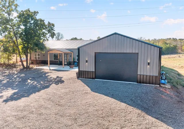 Photo 3 of Single family home for sale at 18702 Red Oak Ln, Newalla, OK 74857 | MLS# 1255382 | Listing updated on 2026-10-27