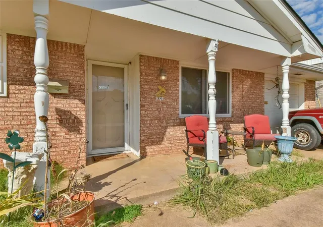 Photo 2 of Single family home for sale at 405 Vickie Dr, Oklahoma City, OK 73115 | MLS# 1255391 | Listing updated on 2026-10-29