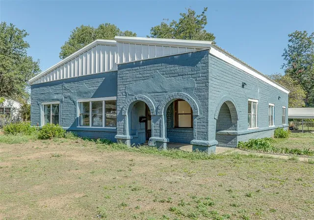 Single family home for sale at 1827 S 20th Street, Chickasha, OK 73018 | MLS# 1255399