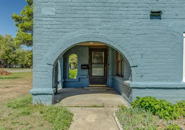 Photo 3 of Single family home for sale at 1827 S 20th Street, Chickasha, OK 73018 | MLS# 1255399 | Listing updated on 2026-10-28