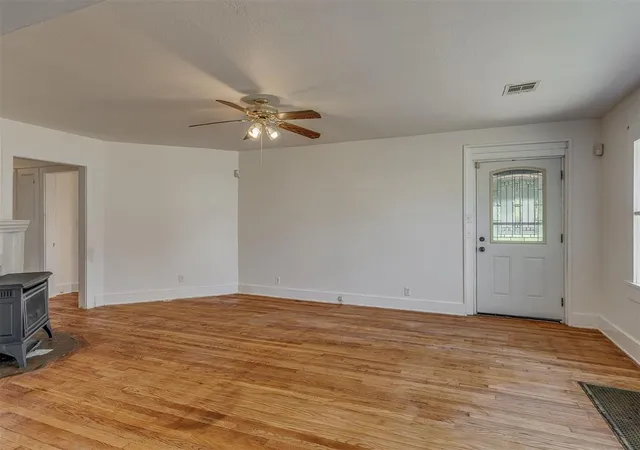 Photo 4 of Single family home for sale at 1827 S 20th Street, Chickasha, OK 73018 | MLS# 1255399 | Listing updated on 2026-10-28