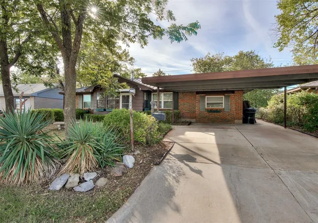 Photo 2 of Single family home for sale at 209 S Bristow Ave, Moore, OK 73160 | MLS# 1255450 | Listing updated on 2026-10-28