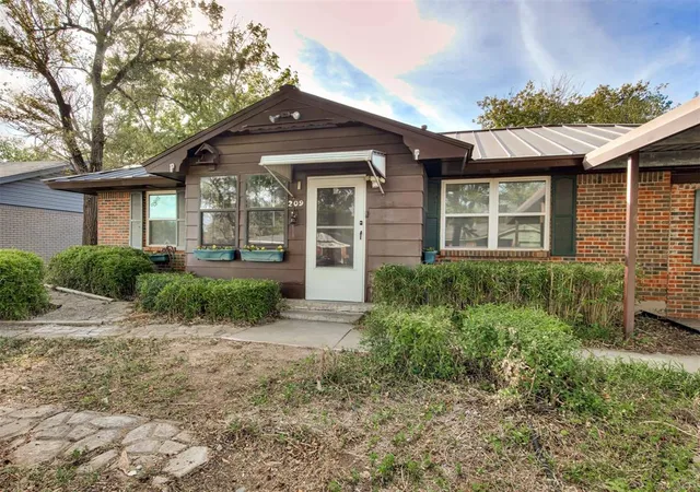 Photo 3 of Single family home for sale at 209 S Bristow Ave, Moore, OK 73160 | MLS# 1255450 | Listing updated on 2026-10-28