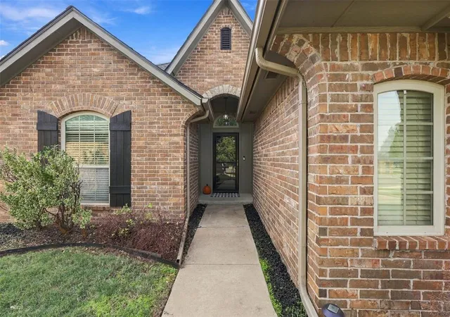 Single family home for sale at 100 SW 173rd Street, Oklahoma City, OK 73170 | MLS# 1255476