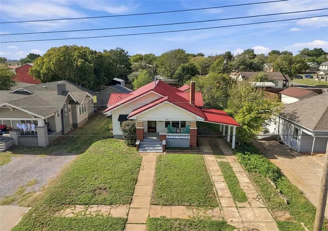 Photo 3 of Single family home for sale at 515 N Bradley St, Weatherford, OK 73096 | MLS# 1255485 | Listing updated on 2026-10-26