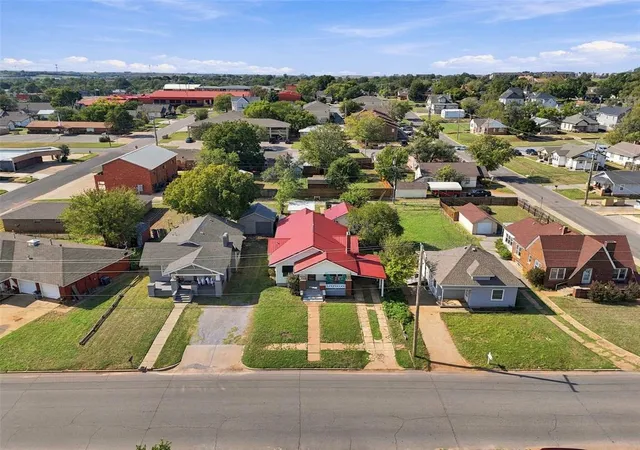 Photo 4 of Single family home for sale at 515 N Bradley St, Weatherford, OK 73096 | MLS# 1255485 | Listing updated on 2026-10-26