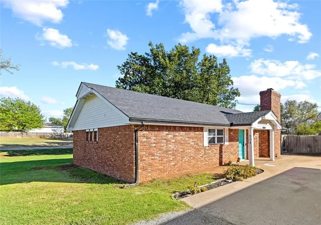 Photo 2 of Single family home for sale at 804 E 2nd Street, Cordell, OK 73632 | MLS# 1255496 | Listing updated on 2026-10-28