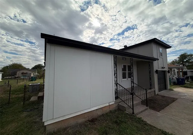 Photo 3 of Single family home for sale at 1528 Sw 45th Street, Oklahoma City, OK 73119 | MLS# 1255497 | Listing updated on 2026-10-28