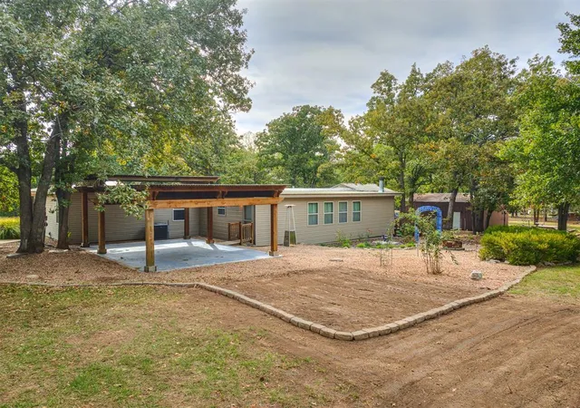 Photo 4 of Single family home for sale at 12 Whispering Oaks Dr, Mc Loud, OK 74851 | MLS# 1255504 | Listing updated on 2026-10-29