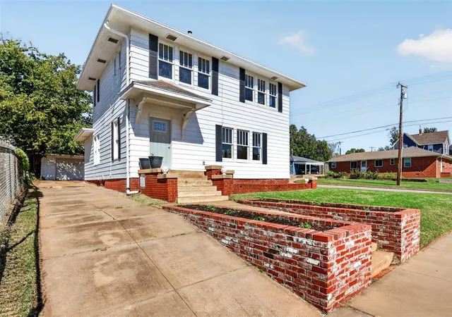 Single family home for sale at 524 E Oklahoma, Guthrie, OK 73044 | MLS# 1255514