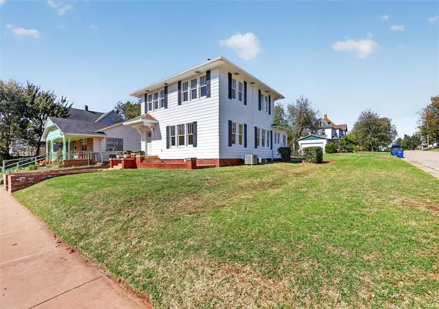 Photo 1 of Single family home for sale at 524 E Oklahoma, Guthrie, OK 73044 | MLS# 1255514 | Listing updated on 2026-10-29