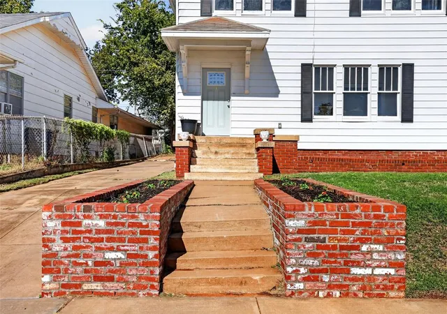 Photo 2 of Single family home for sale at 524 E Oklahoma, Guthrie, OK 73044 | MLS# 1255514 | Listing updated on 2026-10-29