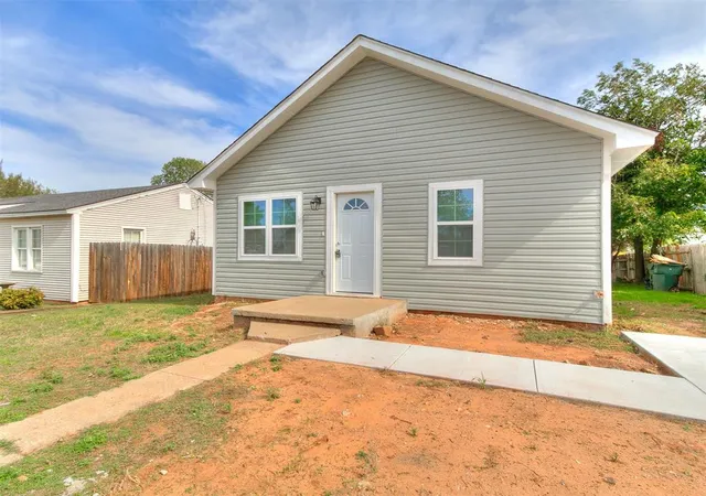 Photo 2 of Single family home for sale at 1605 S 13th Street, Chickasha, OK 73018 | MLS# 1255540 | Listing updated on 2026-10-27