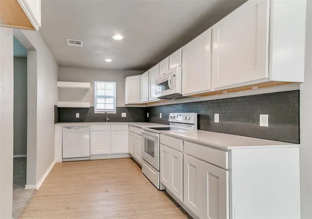 Photo 3 of Single family home for sale at 1605 S 13th Street, Chickasha, OK 73018 | MLS# 1255540 | Listing updated on 2026-10-27